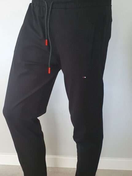 Czarne spodnie dresowe męskie
